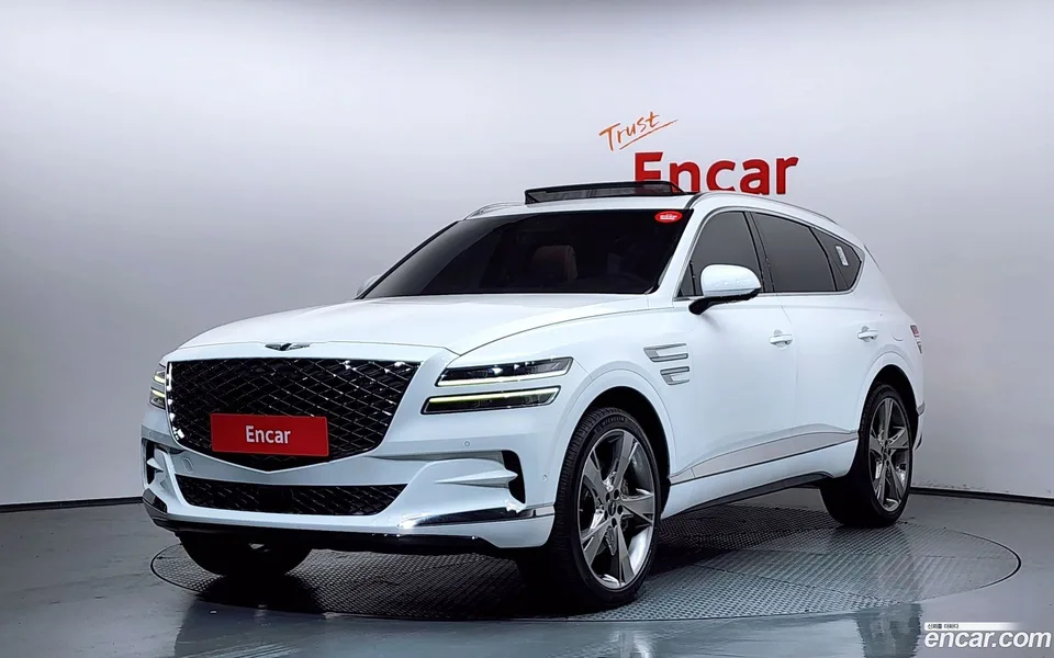 Genesis GV80 2.5T 2WD 2023 — фото 1, купить с доставкой в Москву