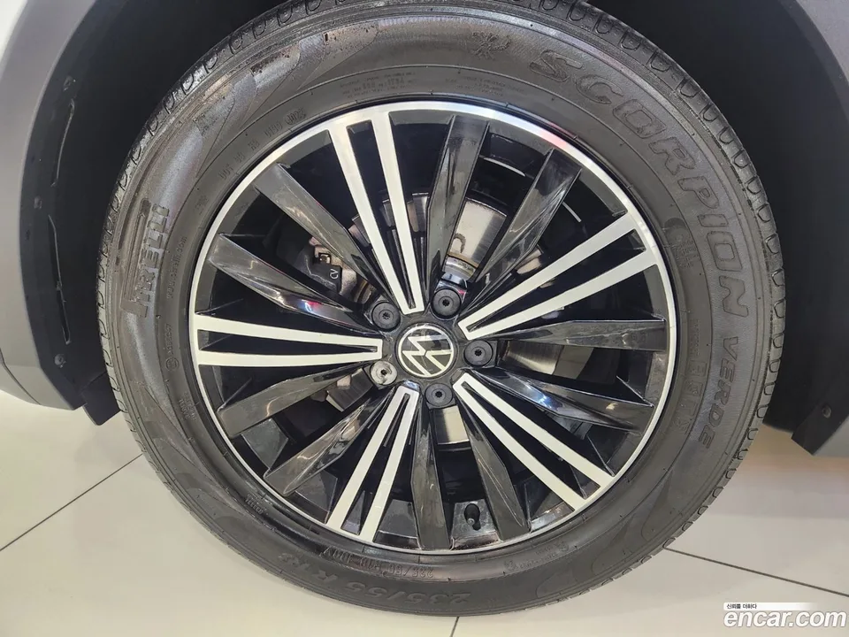 Volkswagen Tiguan 2.0 TDI 2023 — миниатюра 2