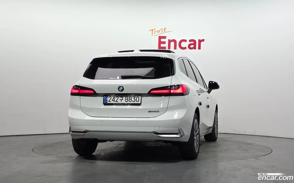 BMW 2 Series Active Tourer 220i 2023 — миниатюра 4