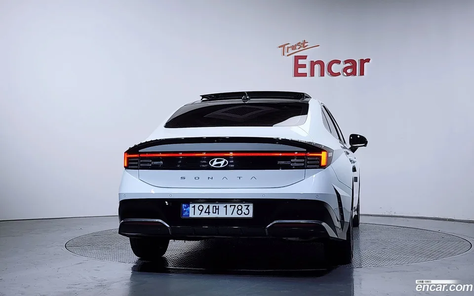 Hyundai Sonata The Edge Hybrid 2023 — миниатюра 4