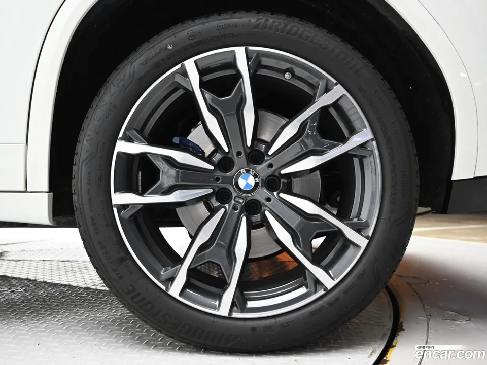 BMW X4 xDrive20i M 2025 — миниатюра 2