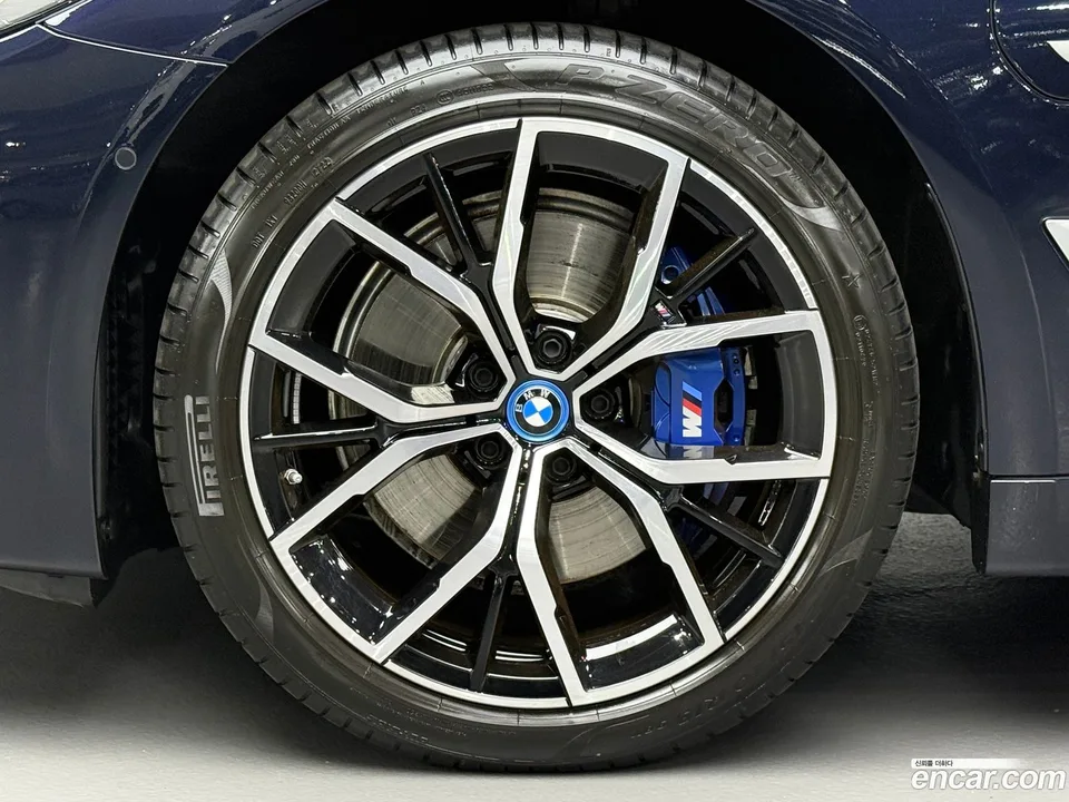 BMW 5 Series 530e M 2022 — миниатюра 2