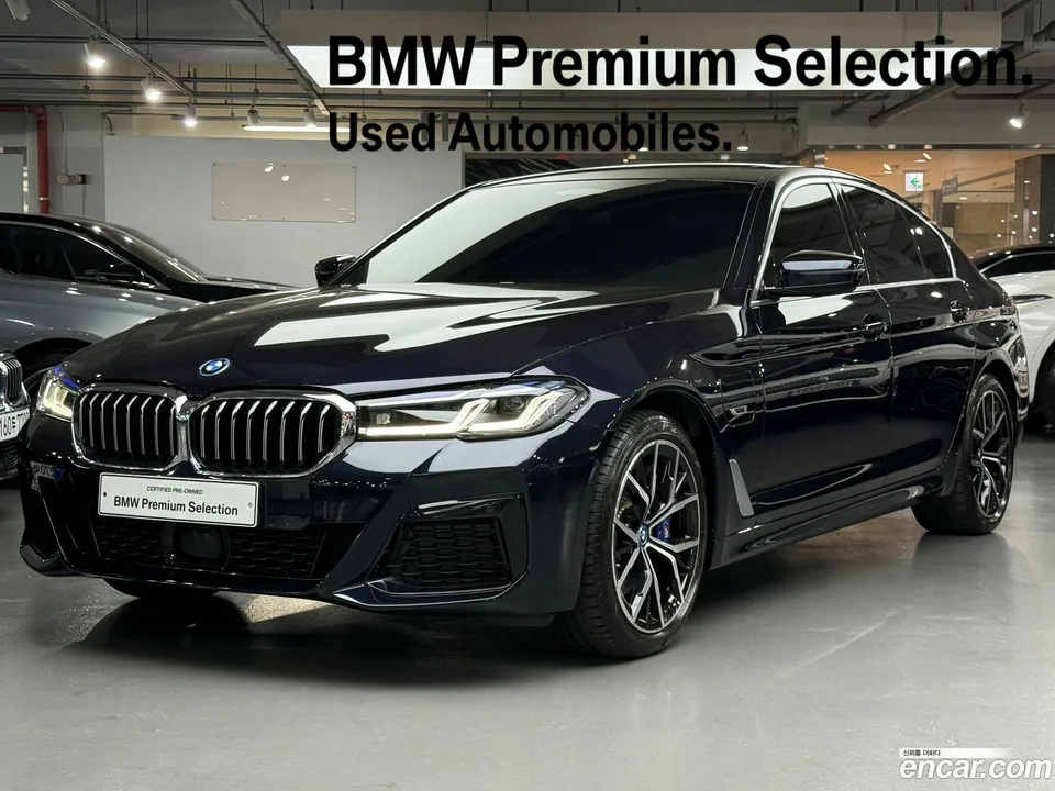 BMW 5 Series 530e M 2022 — фото 1, купить с доставкой в Москву
