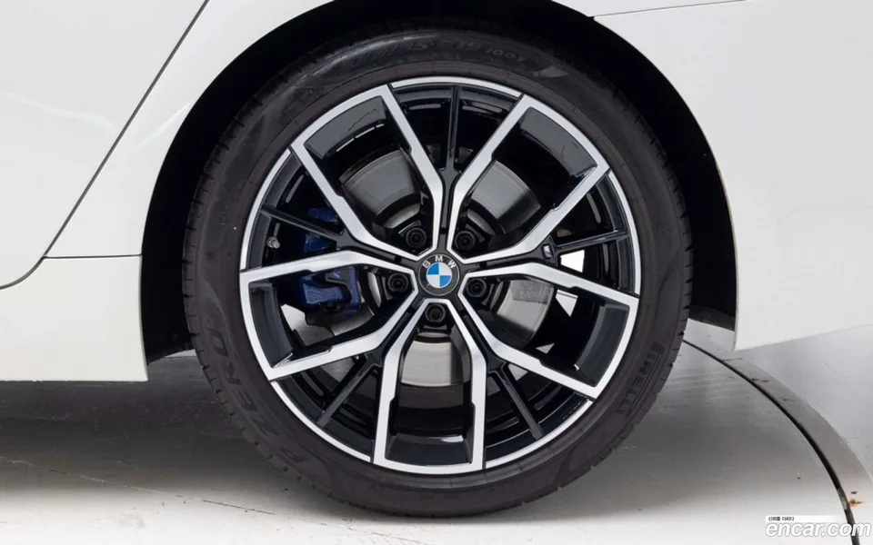 BMW 5 Series 530i xDrive M 2023 — миниатюра 2