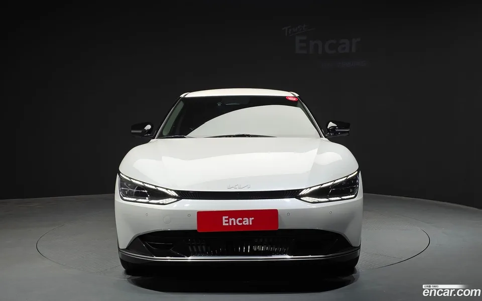 Kia EV6 2023 — миниатюра 3