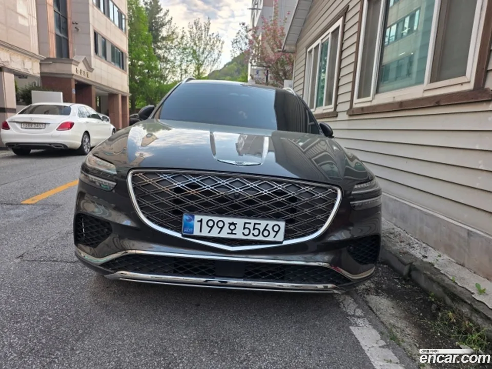 Genesis GV70 2.5T AWD 2025 — фото 1, купить с доставкой в Москву