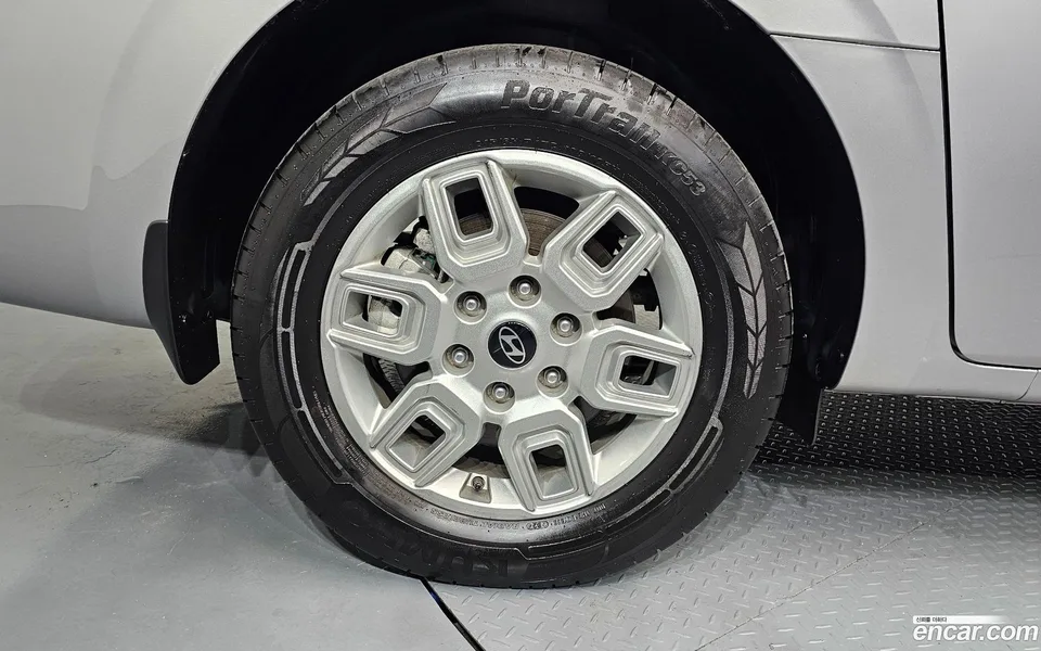 Hyundai Staria L3.5 5 2024 — миниатюра 2