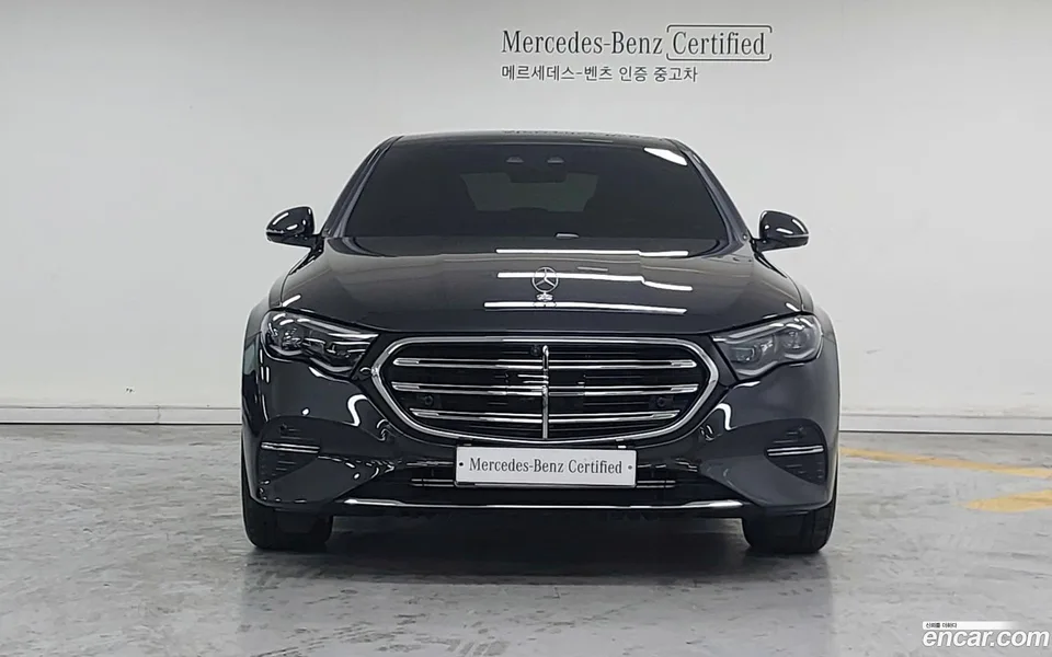 Mercedes-Benz E-Class E300 4MATIC 2024 — thumbnail 3