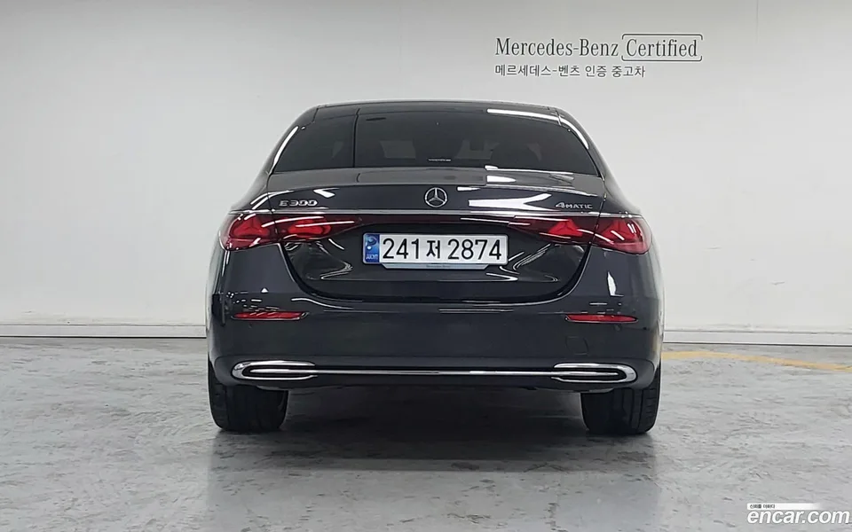 Mercedes-Benz E-Class E300 4MATIC 2024 — thumbnail 4