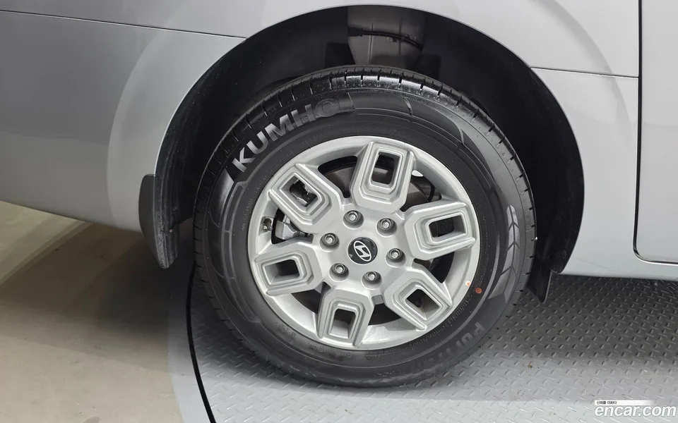 Hyundai Staria L3.5 3 2025 — миниатюра 2