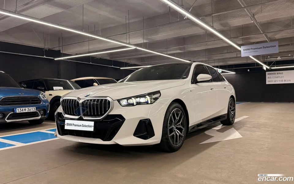 BMW 5 Series 523d M 2025 — фото 1, купить с доставкой в Москву