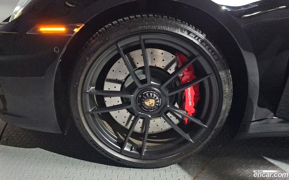 Porsche 911 (992) 4 GTS 2023 — миниатюра 2