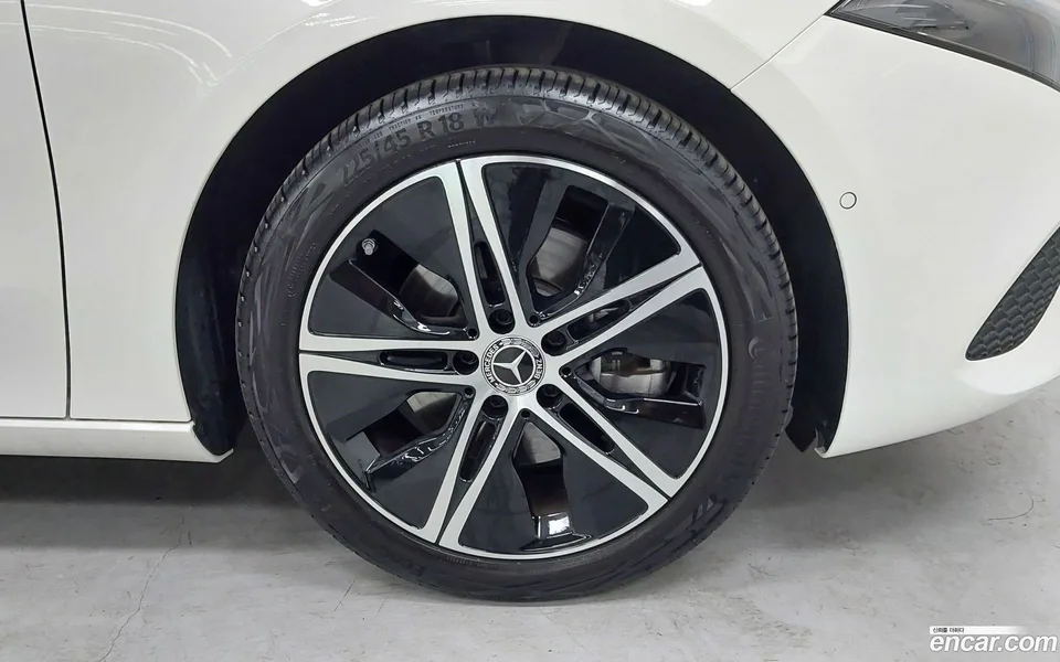 Mercedes-Benz A-Class A220 2025 — миниатюра 5