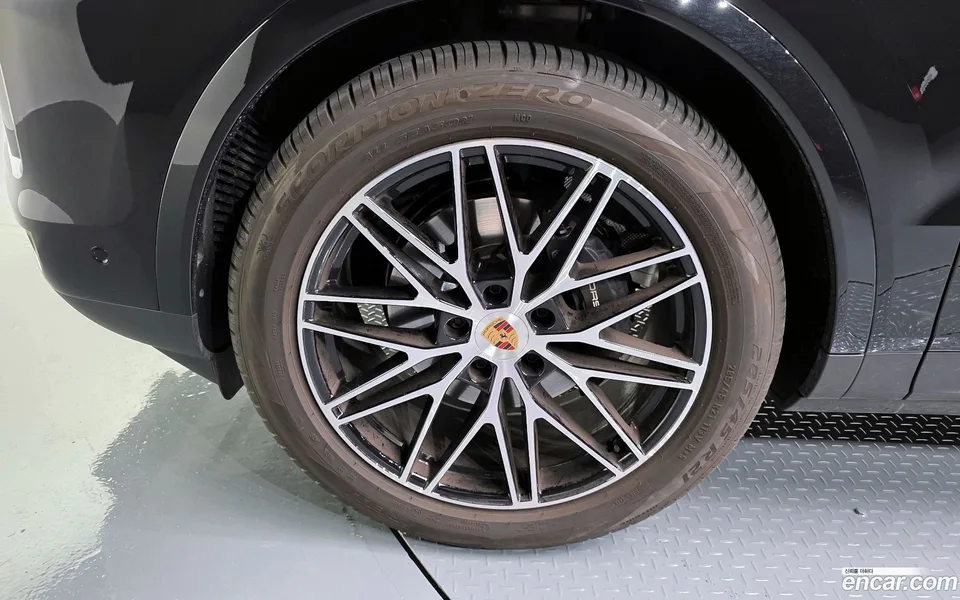 Porsche Cayenne 3.0 2025 — миниатюра 2