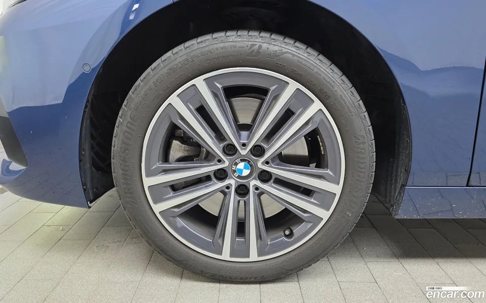 BMW 2 Series Gran Coupe 220i 2023 — миниатюра 2