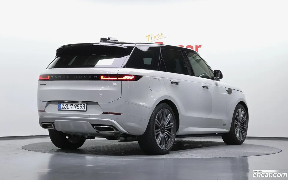 Land Rover Range Rover Sport P400 AB 2025 — фото 1, купить с доставкой в Москву