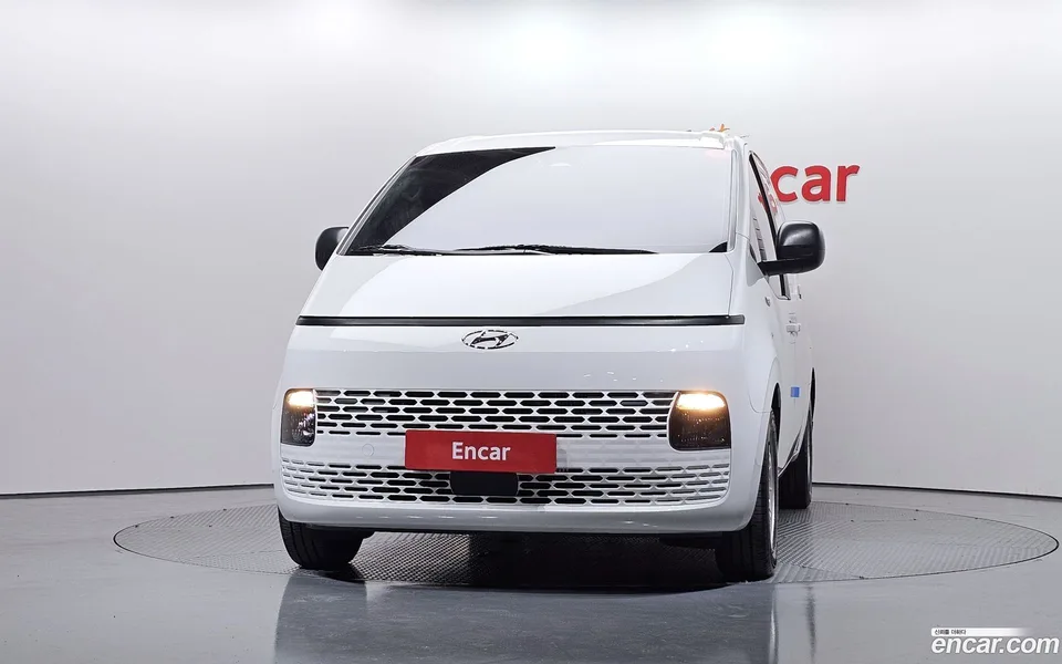 Hyundai Staria 3 2023 — миниатюра 3