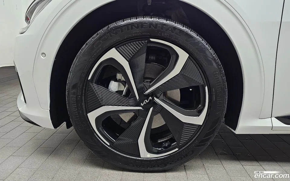 Kia EV6 4WD 2023 — миниатюра 2