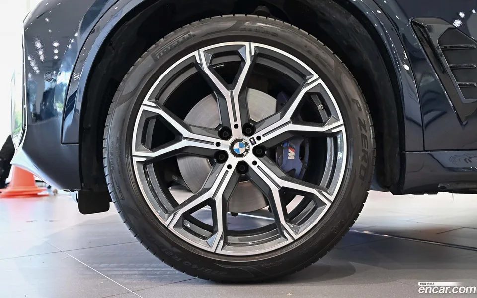 BMW X5 xDrive 40i M 2024 — миниатюра 2