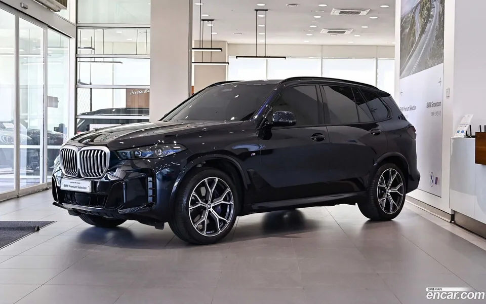 BMW X5 xDrive 40i M 2024 — фото 1, купить с доставкой в Москву