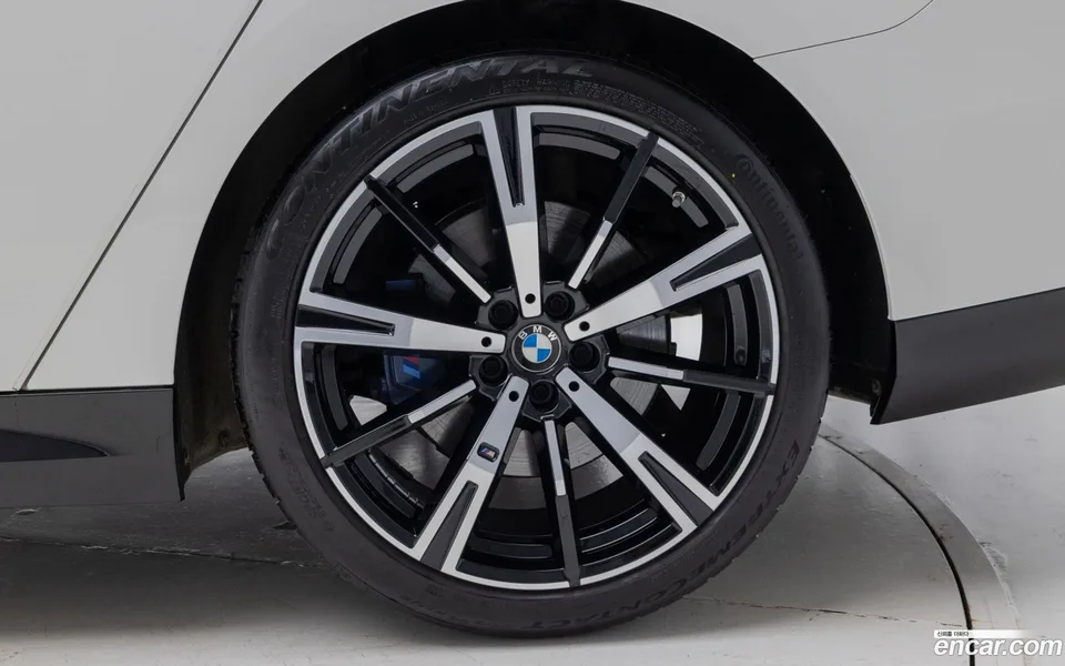 BMW 5 Series 530i xDrive M 2024 — миниатюра 2