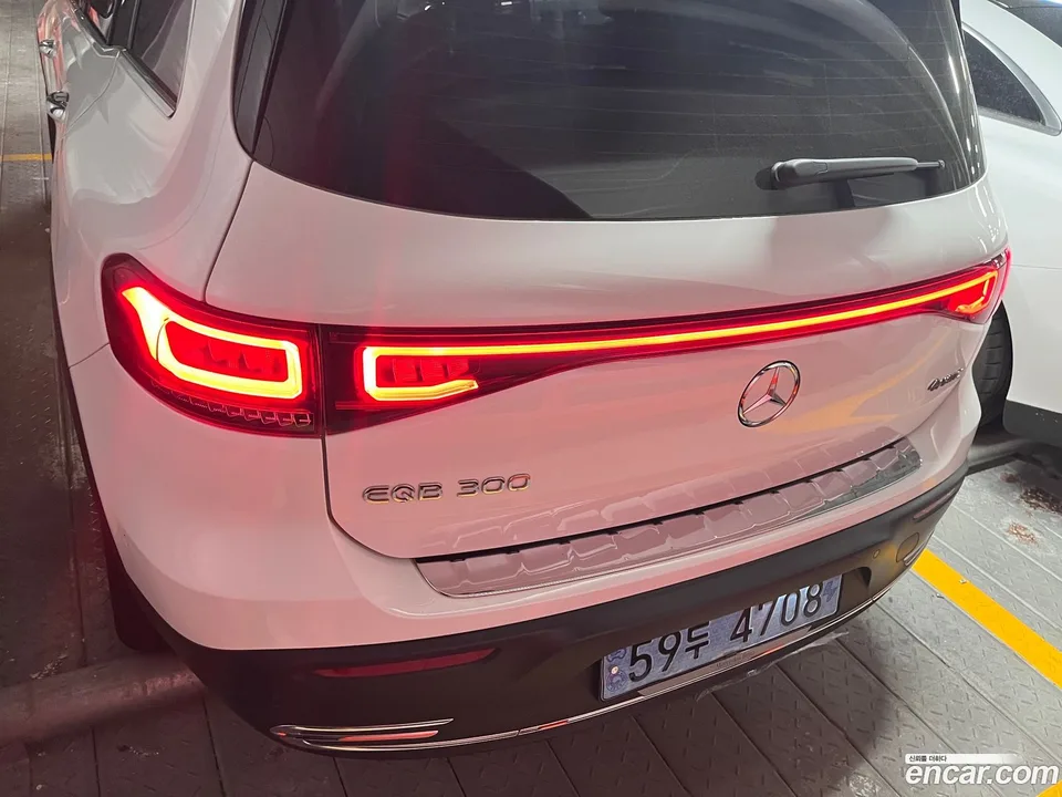 Mercedes-Benz EQB EQB300 4MATIC 2023 — миниатюра 3