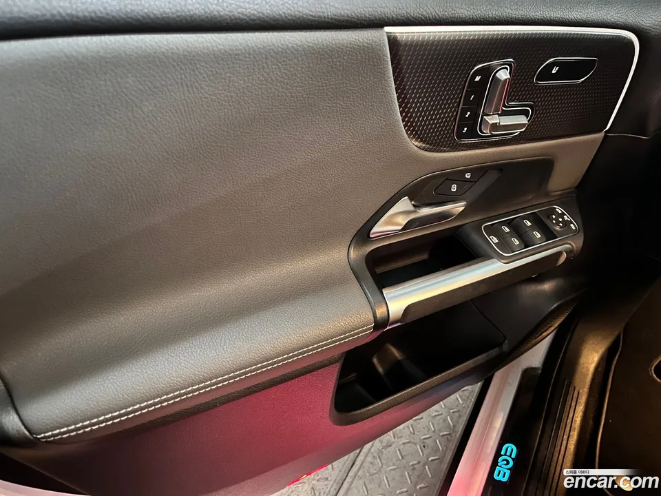 Mercedes-Benz EQB EQB300 4MATIC 2023 — миниатюра 5