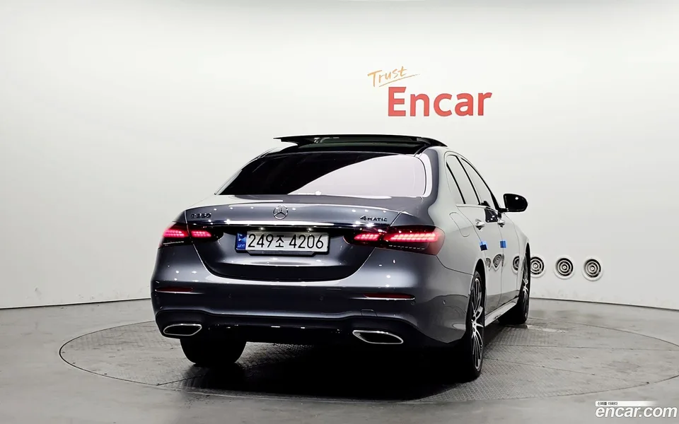 Mercedes-Benz E-Class E350 4MATIC AMG Line 2023 — миниатюра 4