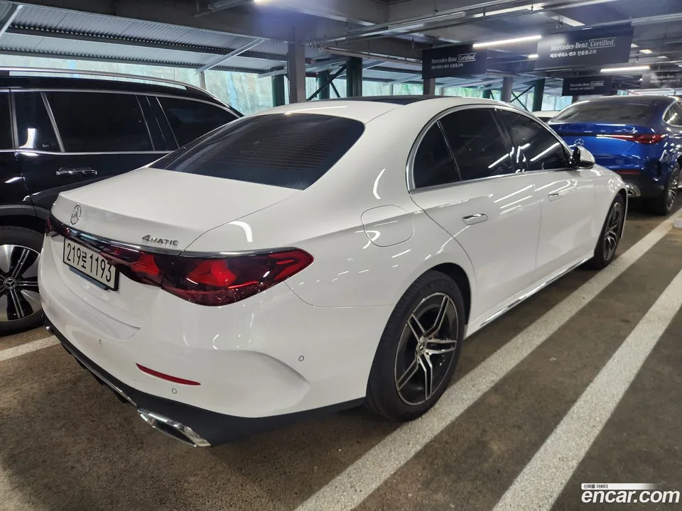 Mercedes-Benz E-Class E300 4MATIC AMG Line 2025 — миниатюра 2