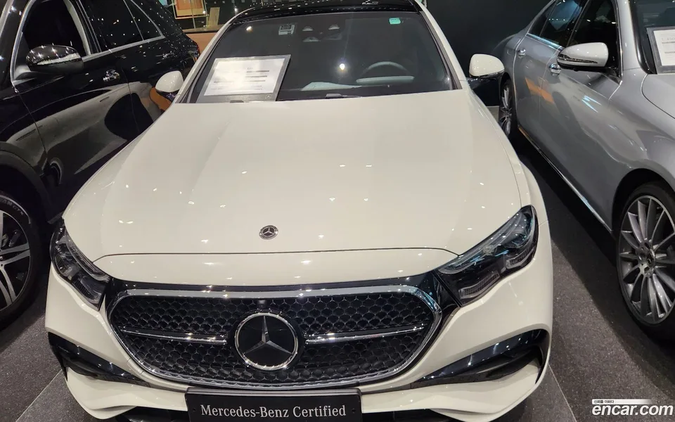 Mercedes-Benz E-Class E300 4MATIC AMG Line 2025 — thumbnail 3