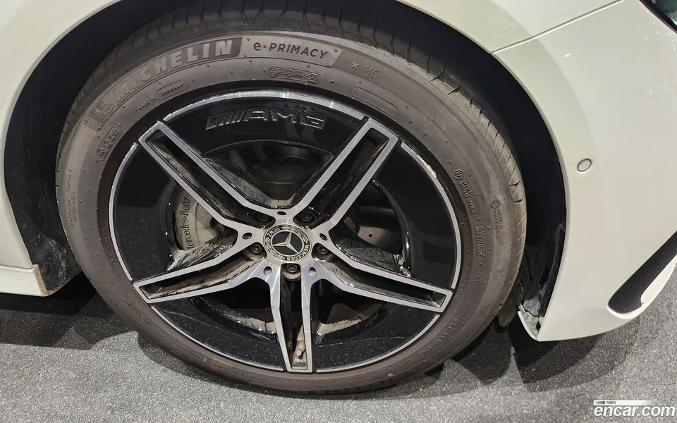 Mercedes-Benz E-Class E300 4MATIC AMG Line 2025 — thumbnail 5