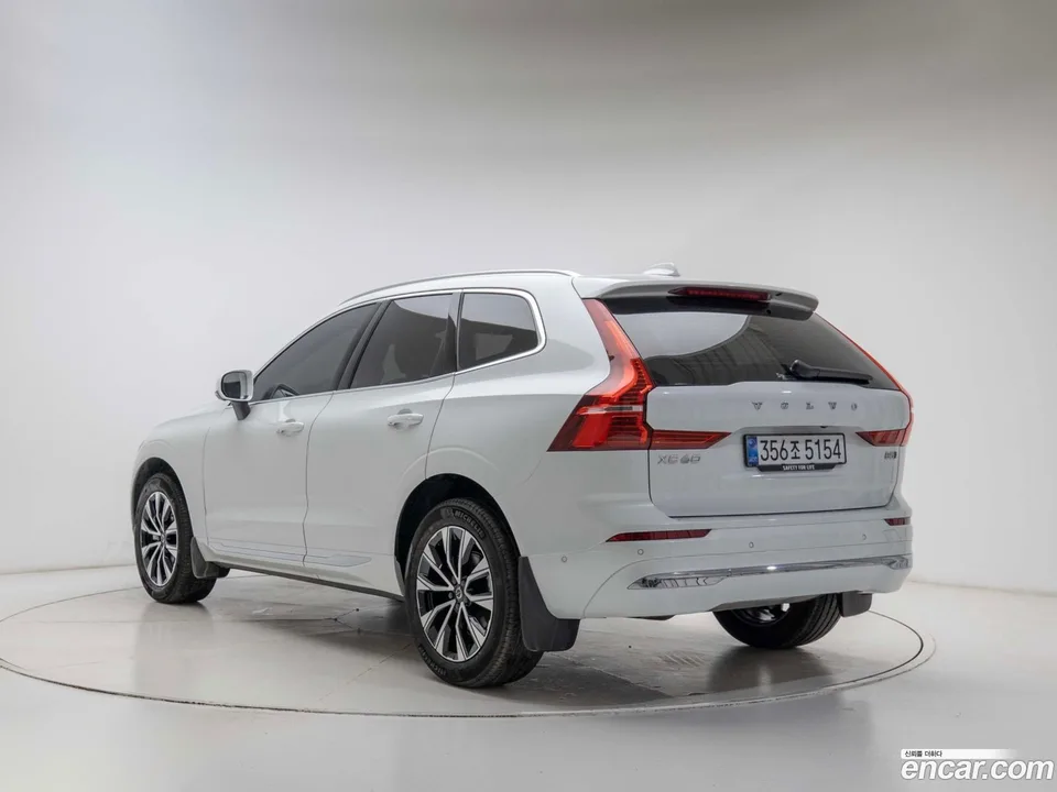 Volvo XC60 B5 2025 — фото 1, купить с доставкой в Москву