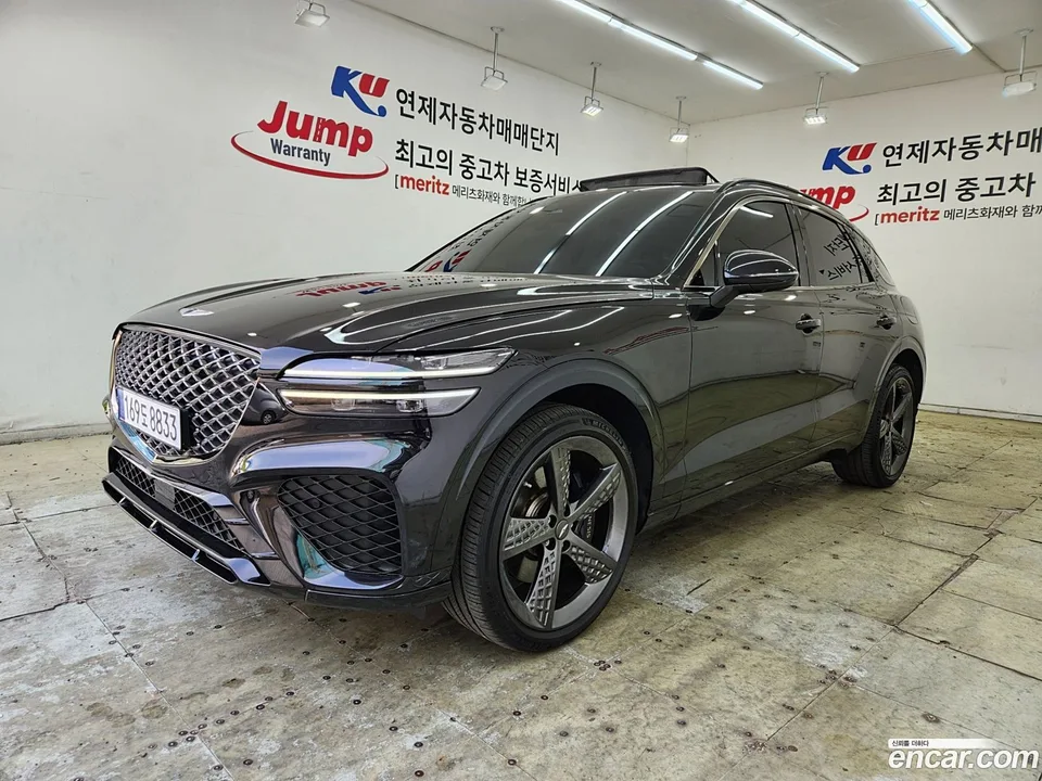 Genesis GV70 2.5T 2WD 2023 — фото 1, купить с доставкой в Москву