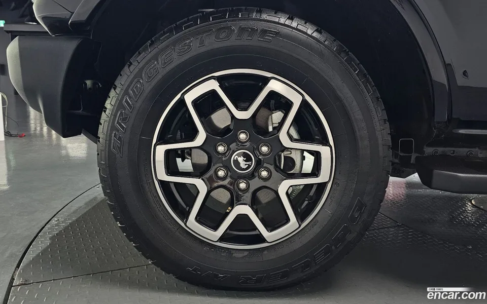 Ford Bronco 2.7 2023 — миниатюра 2