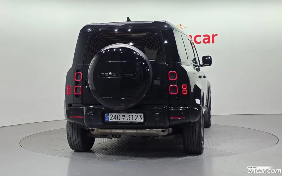 Land Rover Defender 110 P300 X- SE 2024 — миниатюра 4