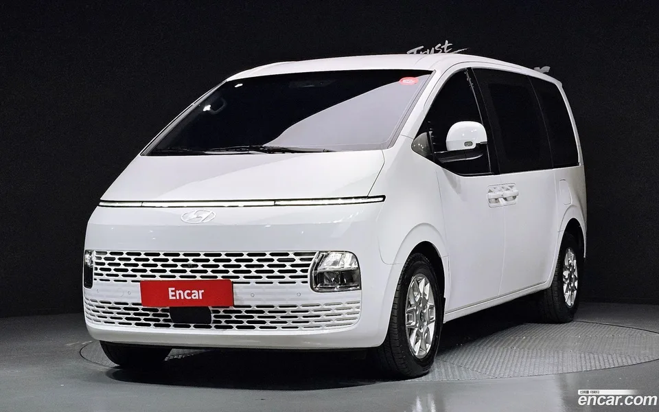 Hyundai Staria L3.5 3 2025 — фото 1, купить с доставкой в Москву