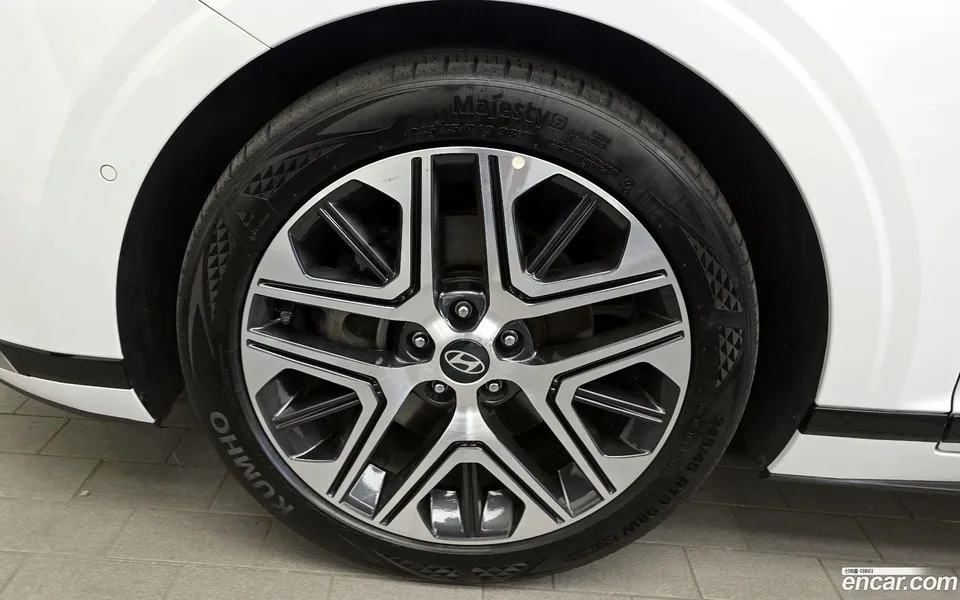 Hyundai Grandeur 2.5 2WD 2023 — миниатюра 2