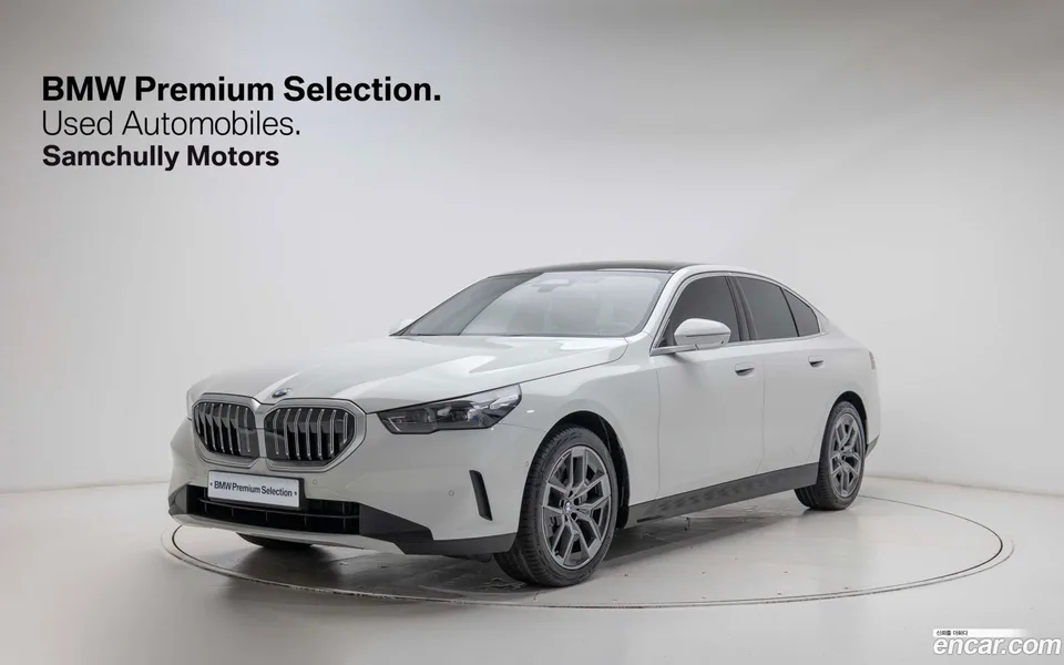 BMW 5 Series 530i xDrive 2025 — фото 1, купить с доставкой в Москву