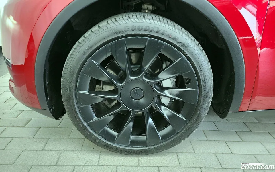 Tesla Model Y AWD 2024 — миниатюра 5