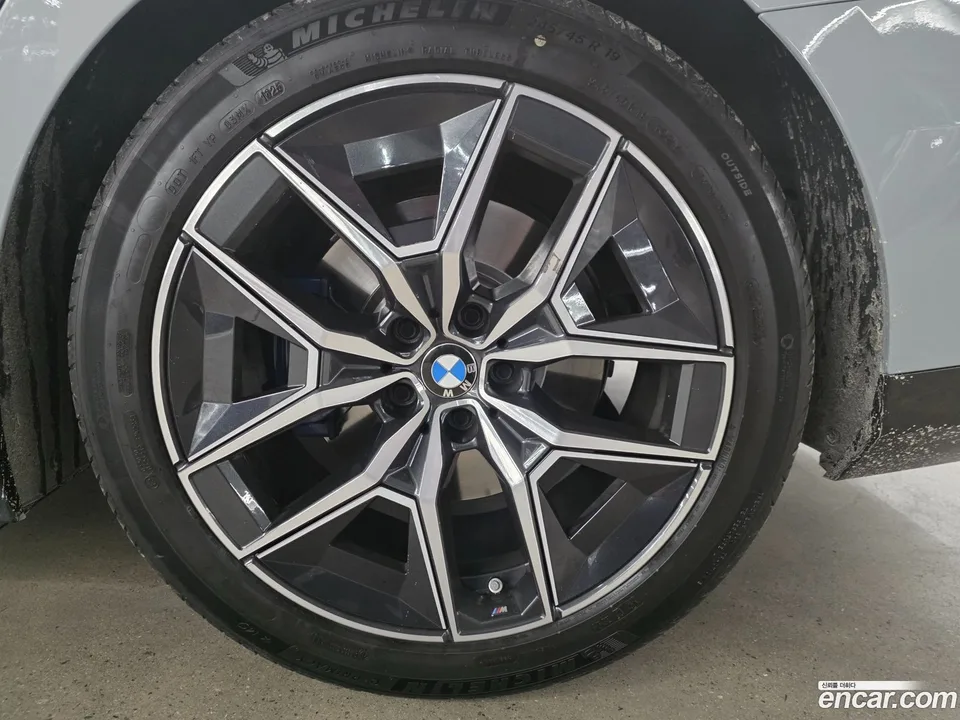 BMW 5 Series 523d M 2025 — миниатюра 2