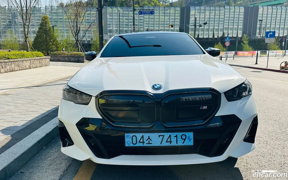 BMW i5 M60 xDrive 2024 — thumbnail 3