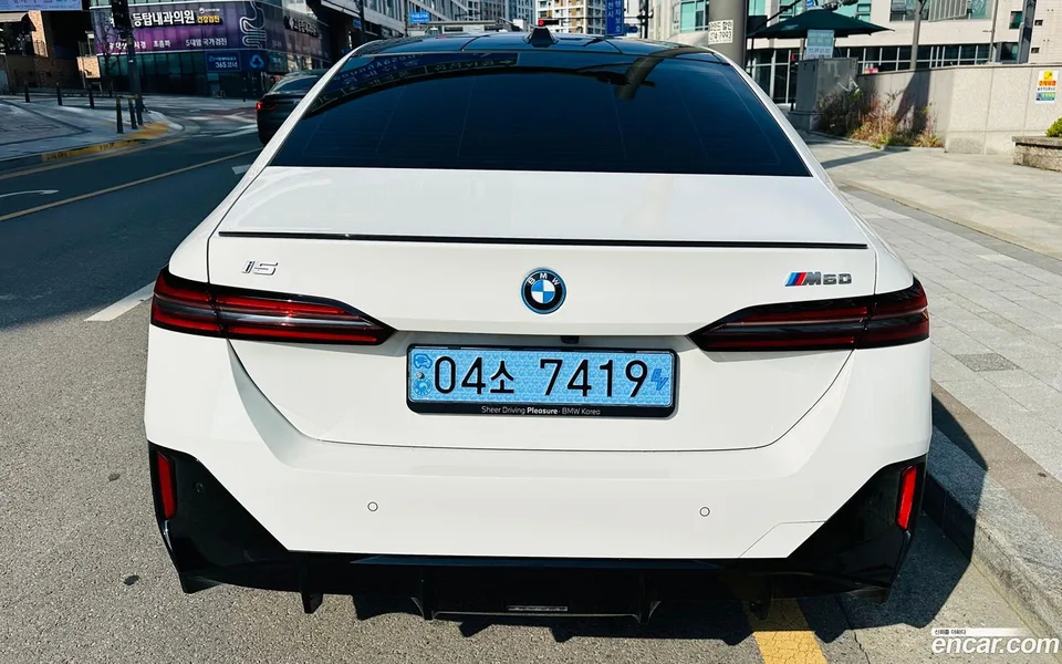 BMW i5 M60 xDrive 2024 — thumbnail 4