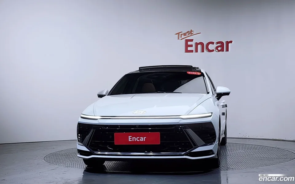 Hyundai Sonata The Edge Hybrid 2023 — миниатюра 3
