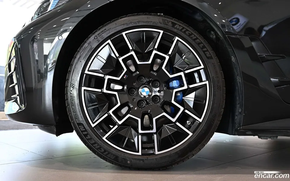 BMW i4 eDrive40 M 2025 — миниатюра 5