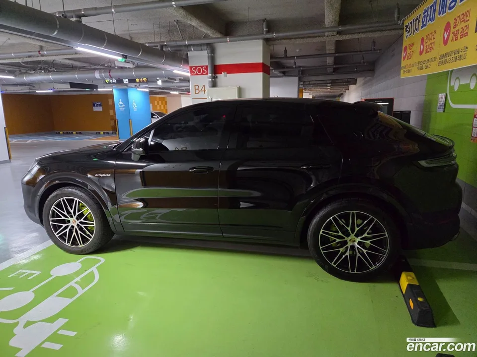 Porsche Cayenne 3.0 E- 2025 — thumbnail 5