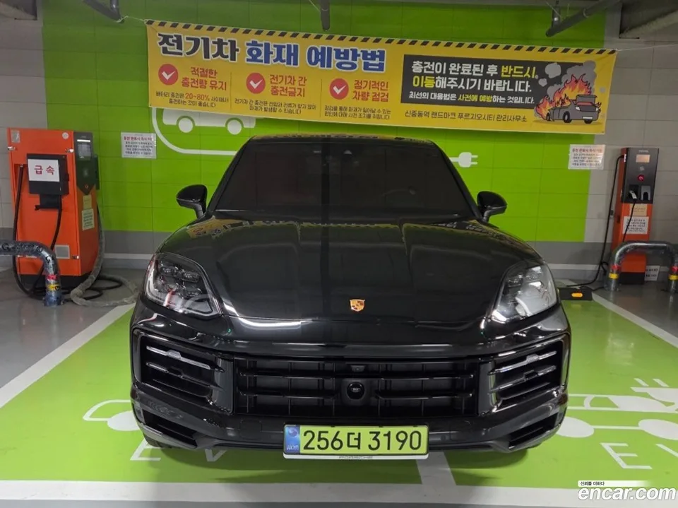 Porsche Cayenne 3.0 E- 2025 — photo 1, buy with delivery to Moscow