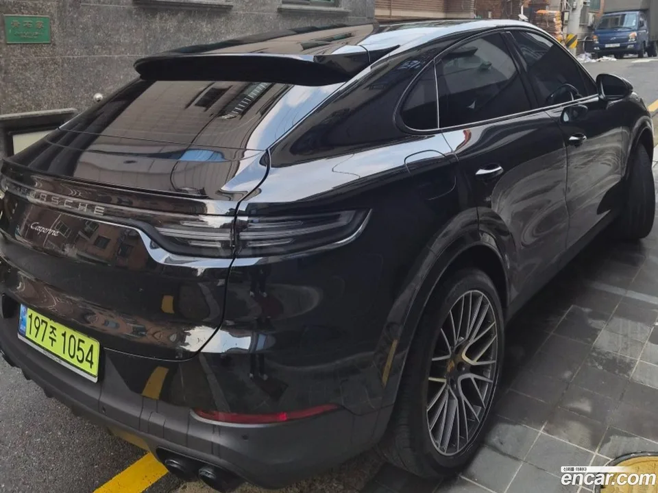 Porsche Cayenne 3.0 2023 — миниатюра 2
