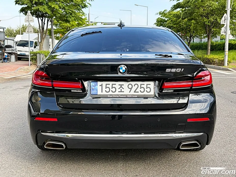 BMW 5 Series 520i 2023 — миниатюра 4