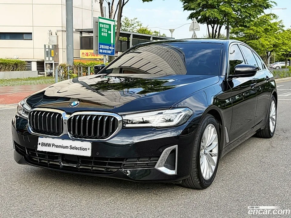 BMW 5 Series 520i 2023 — фото 1, купить с доставкой в Москву