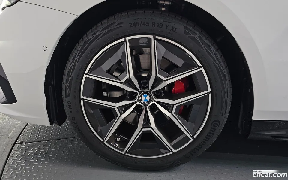 BMW 5 Series 520i 2025 — миниатюра 2